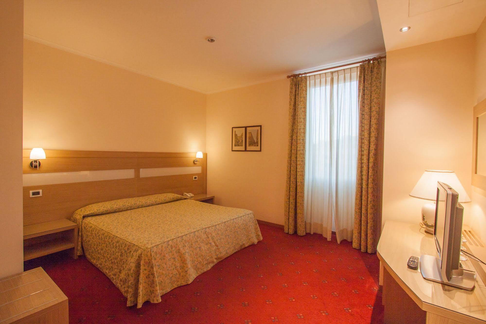 Hotel Laurentia Roma Dış mekan fotoğraf