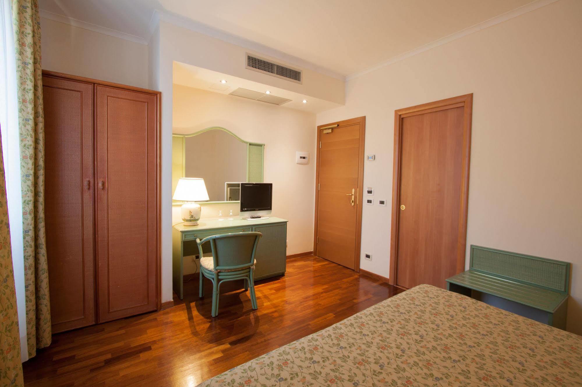 Hotel Laurentia Roma Dış mekan fotoğraf